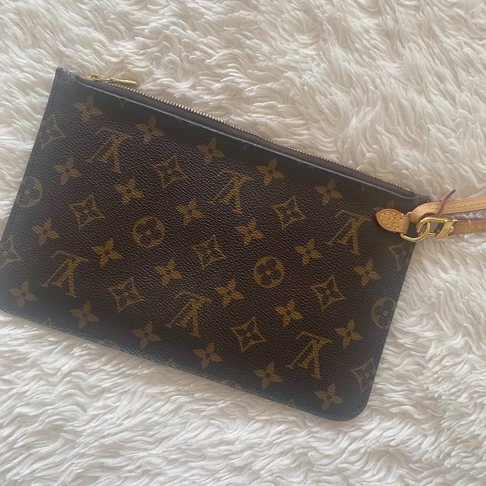 Louis Vuitton Never full pouch